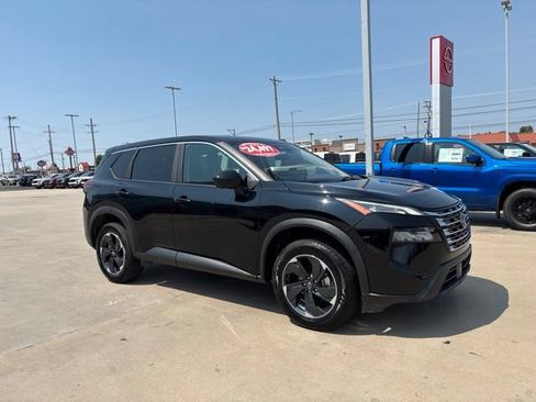 Used 2025 Nissan Rogue SV AWD/4WD image 2