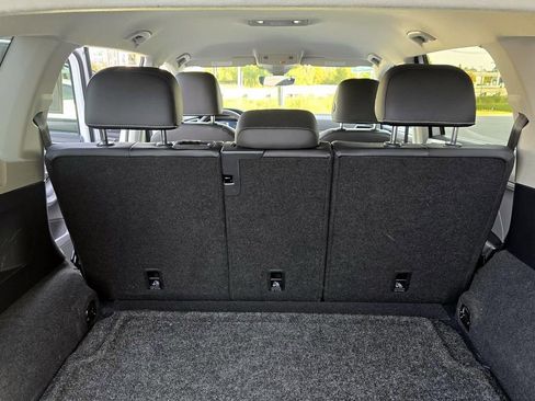 Used 2022 Volkswagen Tiguan SE image 34