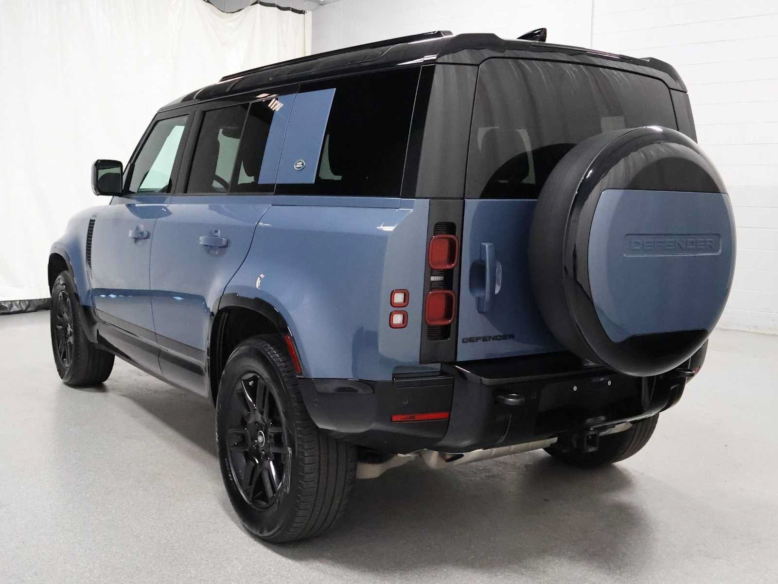 Used 2024 Land Rover Defender 110 X-Dynamic SE AWD/4WD image 3