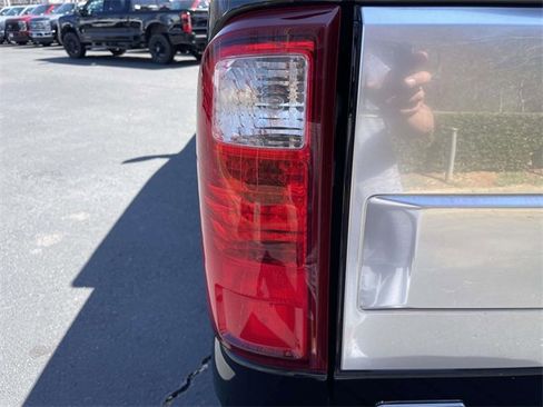 Used 2016 Ford F350 Platinum w/ FX4 Off-Road Package image 32