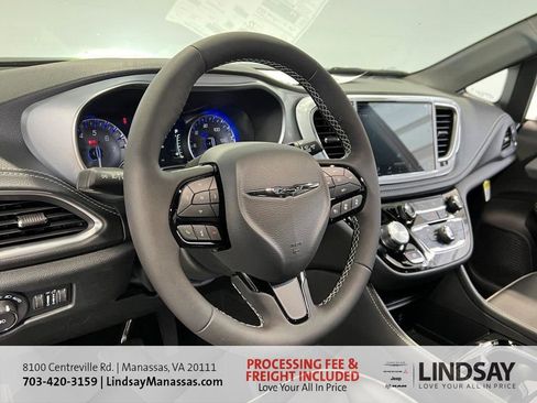 New 2026 Chrysler Pacifica Limited w/ S Appearance Package image 24