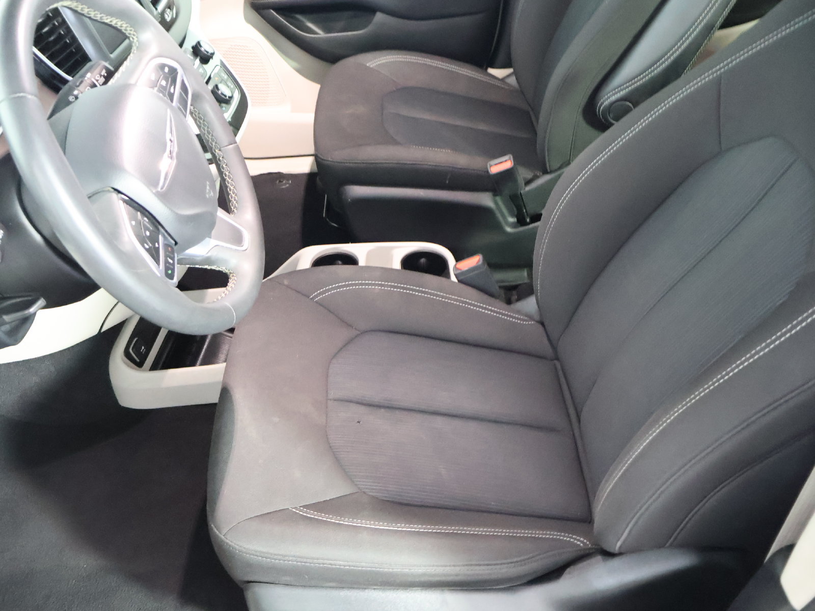 Used 2023 Chrysler Voyager LX FWD image 23
