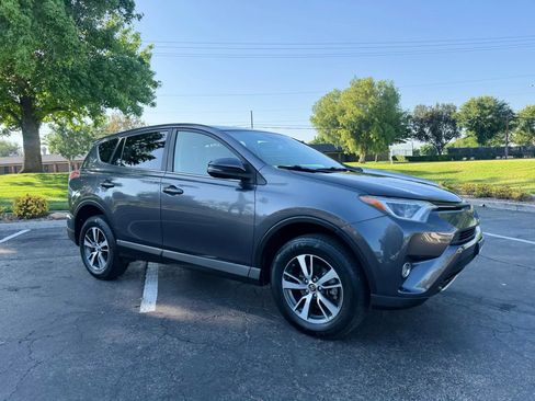 Used 2018 Toyota RAV4 XLE w/ Carpet Mat Package FWD image 32