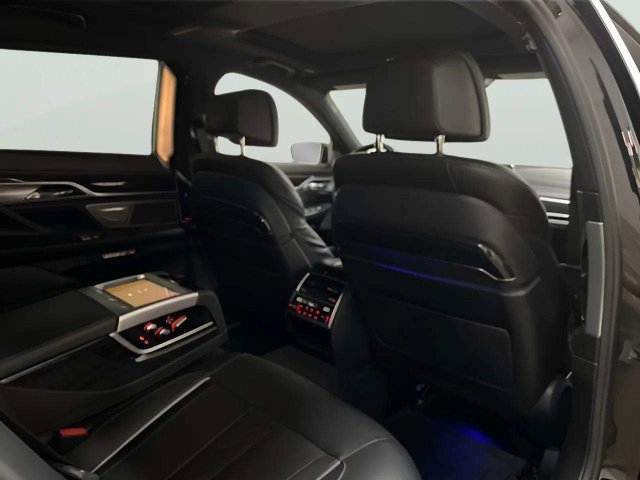 Used 2017 BMW 740i RWD image 24