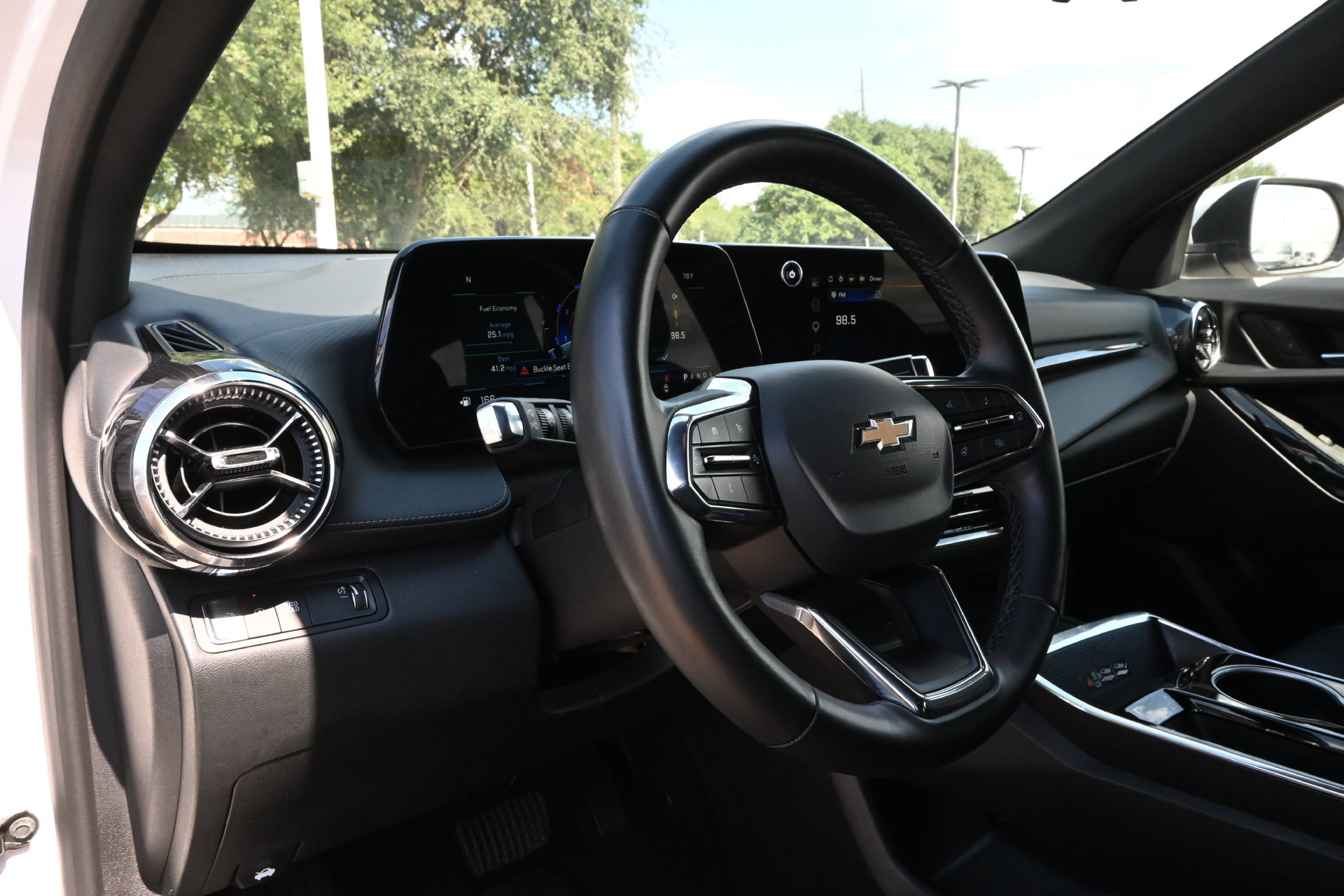 Used 2025 Chevrolet Equinox LT w/ Convenience Package II FWD image 17