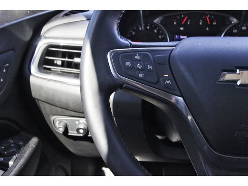 Used 2020 Chevrolet Equinox LT image 17