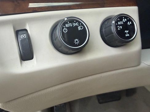 Used 2015 Cadillac Escalade Luxury AWD/4WD image 22
