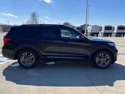 Used 2023 Ford Explorer XLT w/ Equipment Group 202A image 4