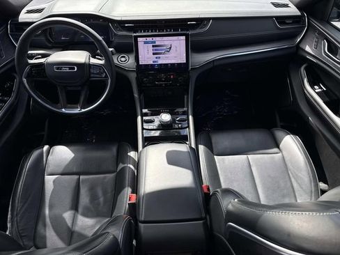 Used 2024 Jeep Grand Cherokee Overland w/ Luxury Tech Group IV AWD/4WD image 29