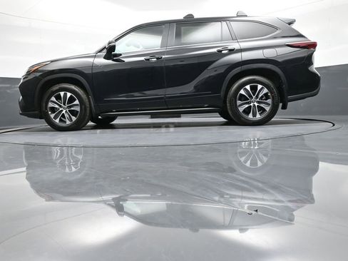 Used 2026 Toyota Highlander XLE image 35