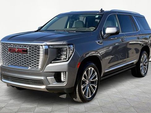 Used 2021 GMC Yukon Denali w/ Denali Premium Package image 3