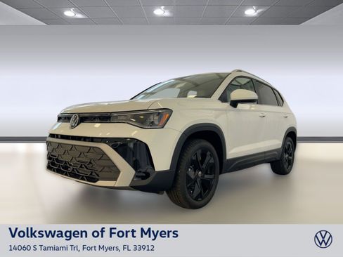 New 2026 Volkswagen Taos SE FWD image 1