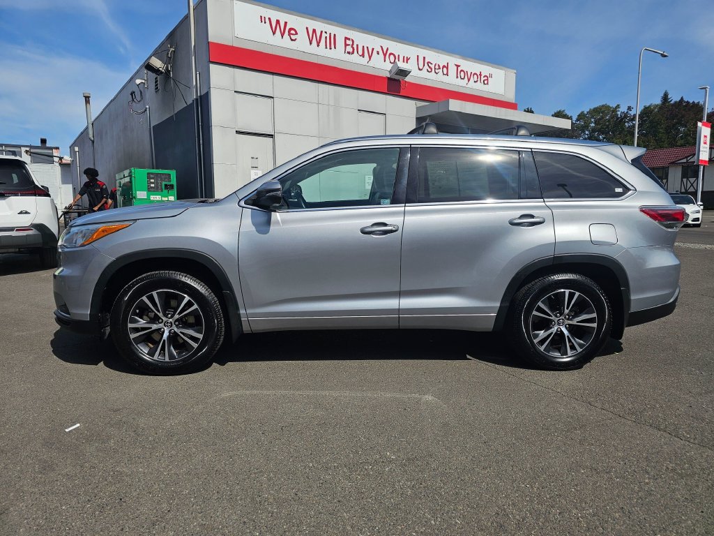 Used 2016 Toyota Highlander XLE AWD/4WD image 4