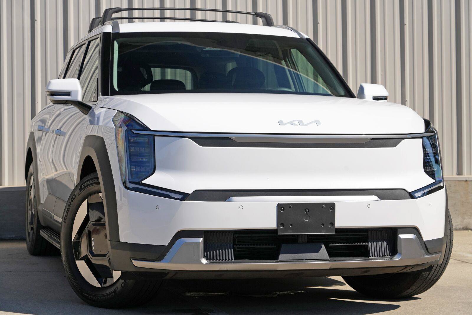 Used 2025 Kia EV9 Wind AWD/4WD image 3