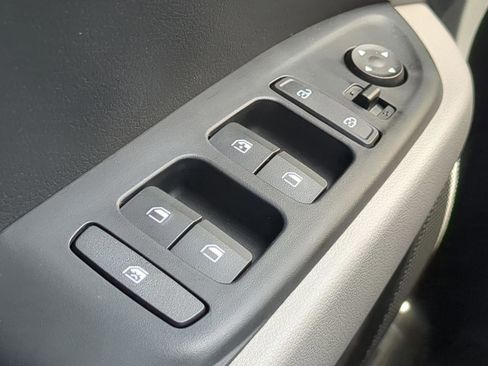 New 2025 Hyundai Venue SEL FWD image 19