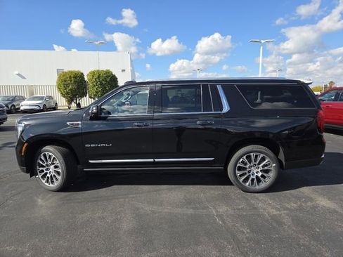 New 2025 GMC Yukon XL Denali w/ Sun & Power Step Package image 24