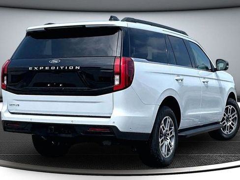 Used 2025 Ford Expedition Active AWD/4WD image 6