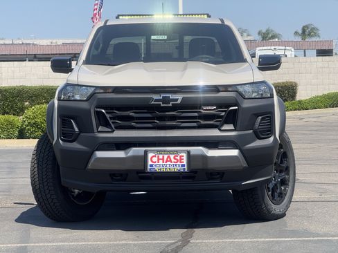 New 2026 Chevrolet Colorado Trail Boss w/ Midnight Edition AWD/4WD image 2
