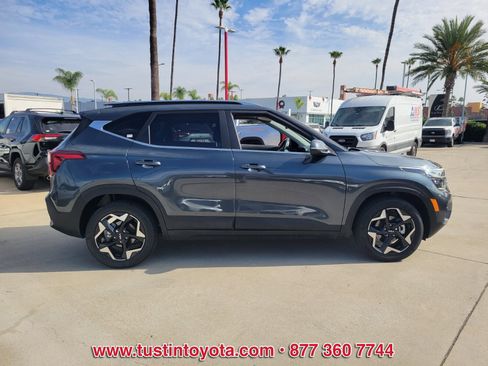 Used 2024 Kia Seltos EX image 3