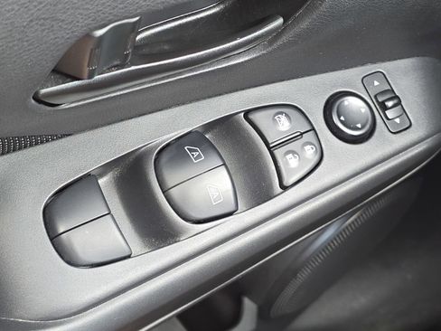 Used 2022 Nissan Kicks S image 14