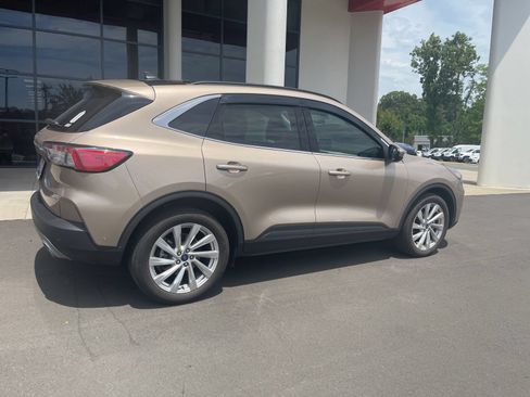 Used 2021 Ford Escape Titanium w/ Titanium Elite Package AWD/4WD image 12