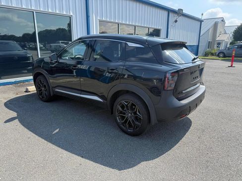 Used 2025 Nissan Kicks SR w/ SR Premium Package AWD/4WD image 3