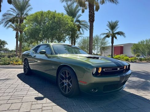Used 2018 Dodge Challenger R/T w/ Cold Weather Group RWD image 1