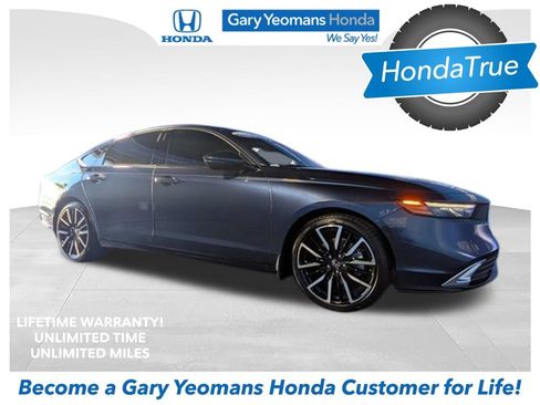 Used 2023 Honda Accord Touring image 1