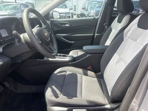 Used 2026 Chevrolet Trax LS w/ LS Convenience Package FWD image 15