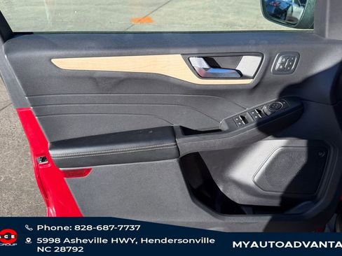 Used 2022 Ford Escape Titanium w/ Titanium Premium Package image 9