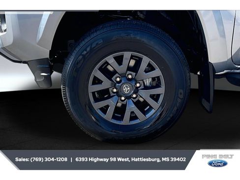 Used 2023 Toyota Tacoma SR5 RWD image 7