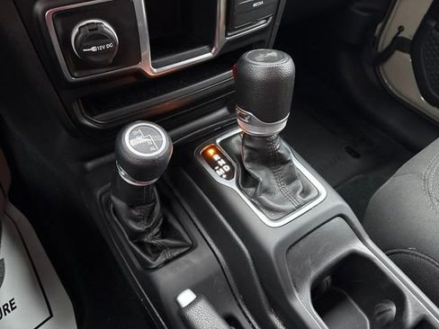 Used 2022 Jeep Wrangler Unlimited Sport AWD/4WD image 18