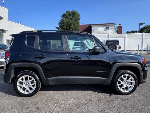 Used 2023 Jeep Renegade Latitude w/ Premium Group AWD/4WD image 8