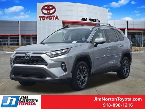 Used 2025 Toyota RAV4 XLE Premium AWD/4WD image 4