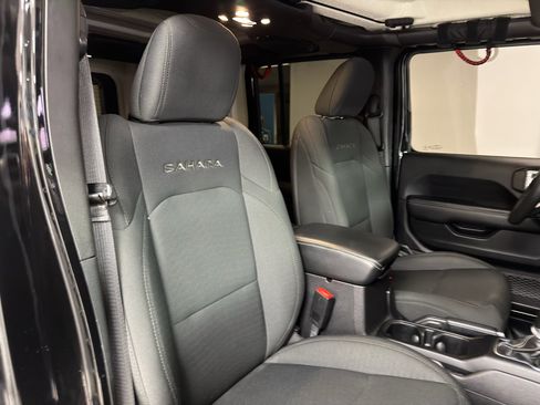 Used 2019 Jeep Wrangler Unlimited Sahara w/ Safety Group image 12