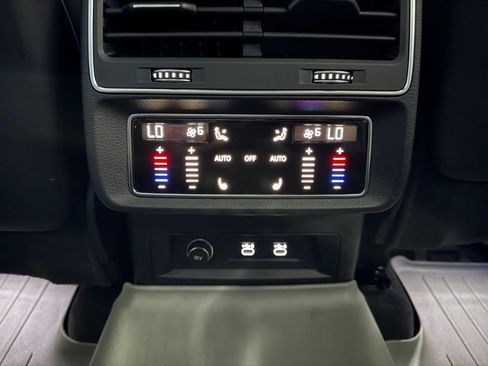Used 2021 Audi Q8 Prestige AWD/4WD image 26