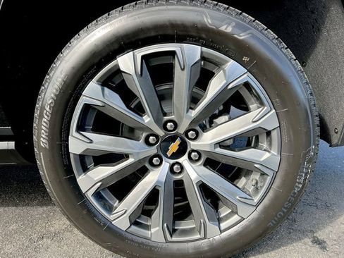 New 2026 Chevrolet Suburban High Country AWD/4WD image 27
