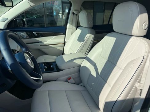 Used 2025 Buick Enclave Avenir w/ Trailering Package, 5000 lbs. image 19
