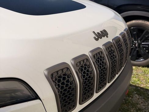 Used 2019 Jeep Cherokee Trailhawk image 20
