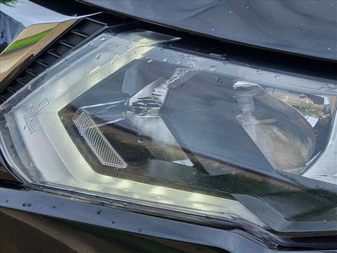 Used 2017 Nissan Rogue S FWD image 3