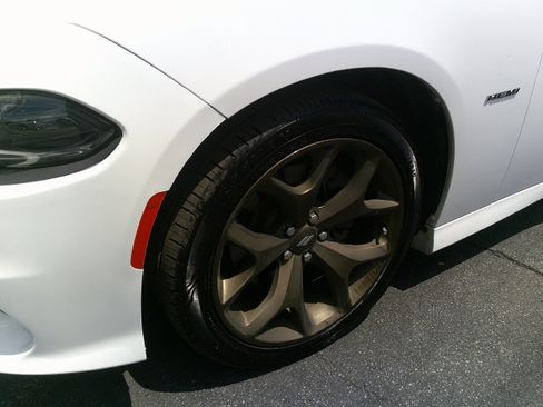 Used 2019 Dodge Charger R/T RWD image 17
