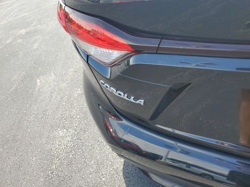Used 2020 Toyota Corolla LE w/ Carpet Mat Package (TMS) FWD image 6