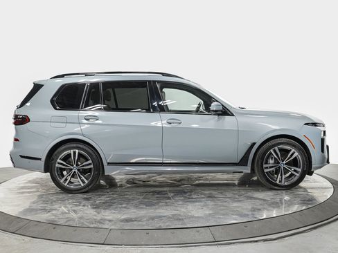 Used 2024 BMW X7 xDrive40i w/ M Sport Package AWD/4WD image 8