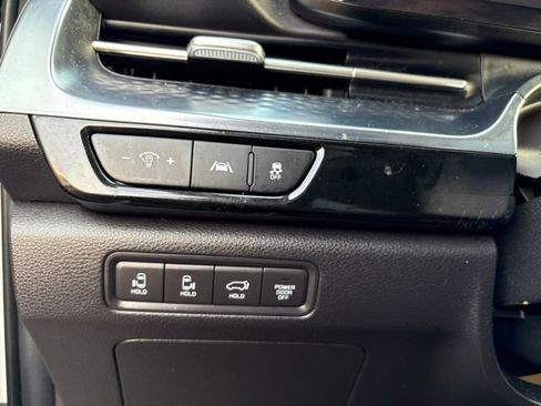 Used 2023 Kia Carnival SX Prestige FWD image 23