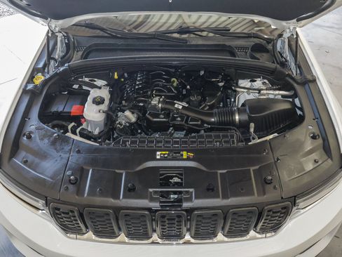 Used 2023 Jeep Grand Cherokee Limited AWD/4WD image 20
