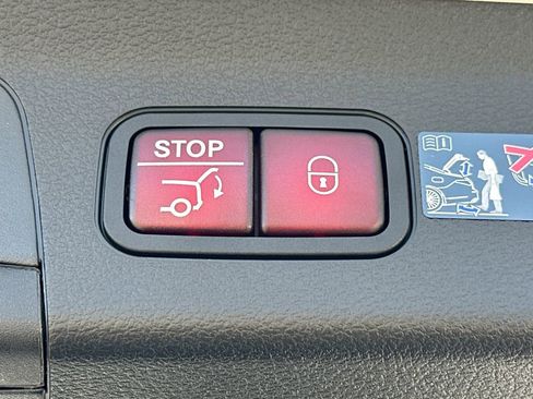 New 2026 Mercedes-Benz GLS 580 4MATIC image 21