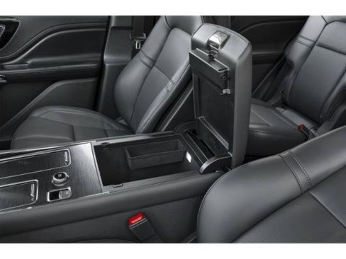 Used 2025 Lincoln Aviator AWD w/ Equipment Group 101A image 13