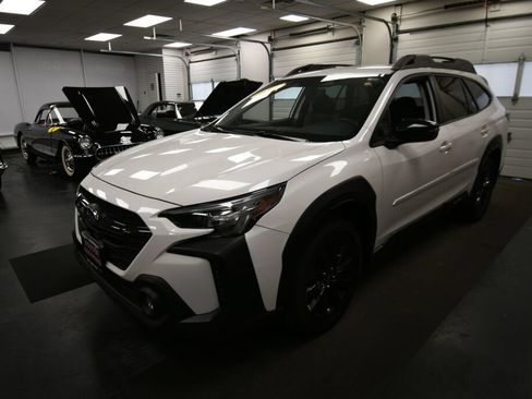 Used 2023 Subaru Outback Onyx Edition AWD/4WD image 4