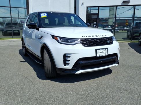 Used 2024 Land Rover Discovery Dynamic SE AWD/4WD image 3