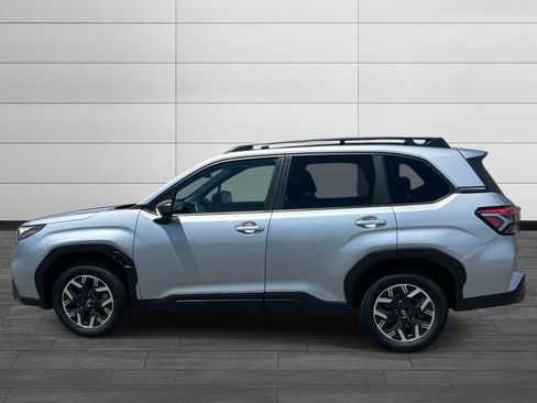 Used 2025 Subaru Forester Premium AWD/4WD image 2